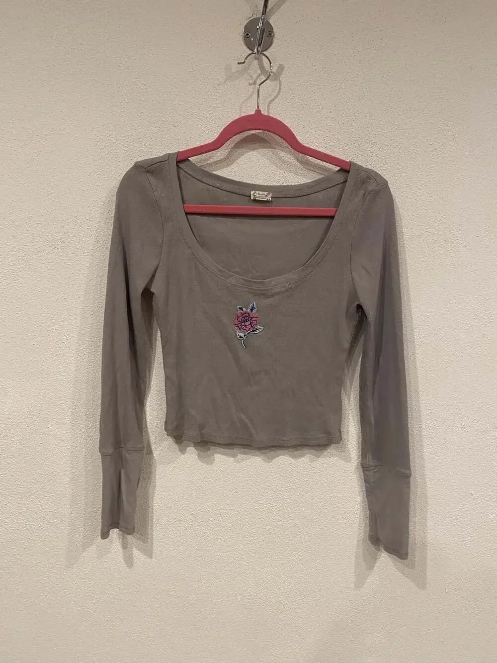 Free People Shirt Womens Medium Gray Embroidered Scoop Neck Long Sleeve Cropped